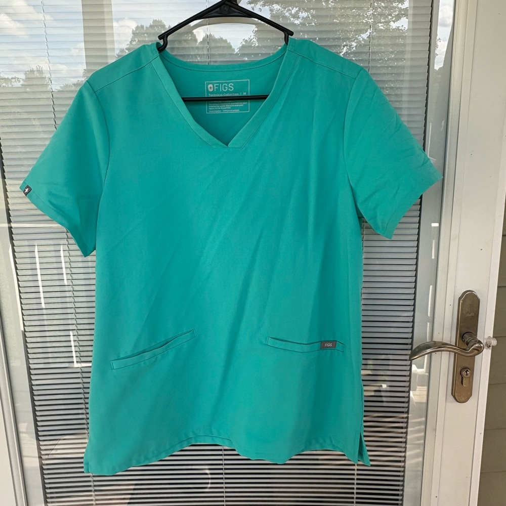 Aqua/Oasis women's fig top